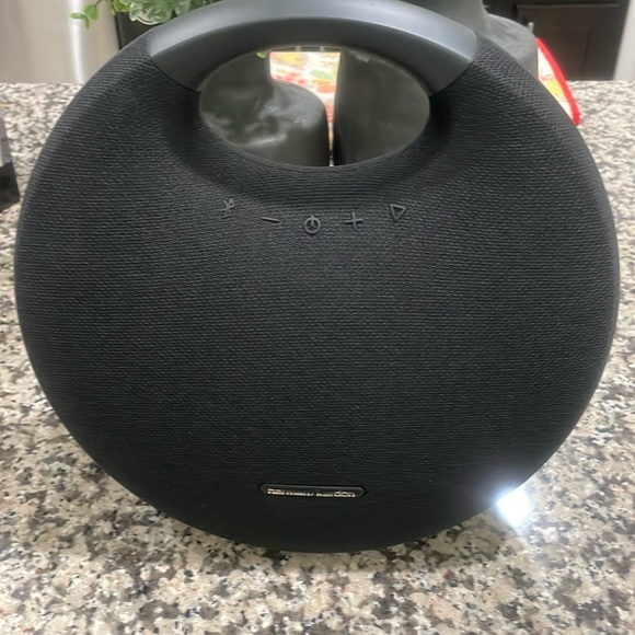 Harman/Kardon Onyx Studio portable Bluetooth speaker